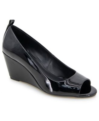 Kenneth Cole Reaction - Women's Elinor Mid Wedge Pumps
