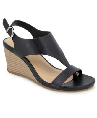 Kenneth Cole Reaction - Women's Greatly Thong Almond Toe Sandals